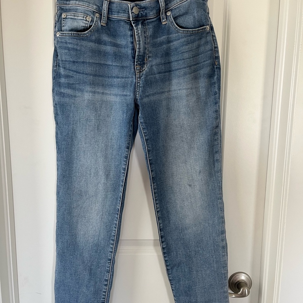 Gap Girlfriend Distressed Jeans size 27/4
